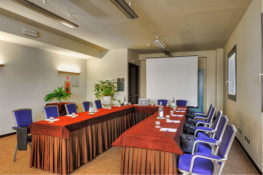 Hotel Real Fini Baia Del Re San Donnino della Nizzola Exterior foto