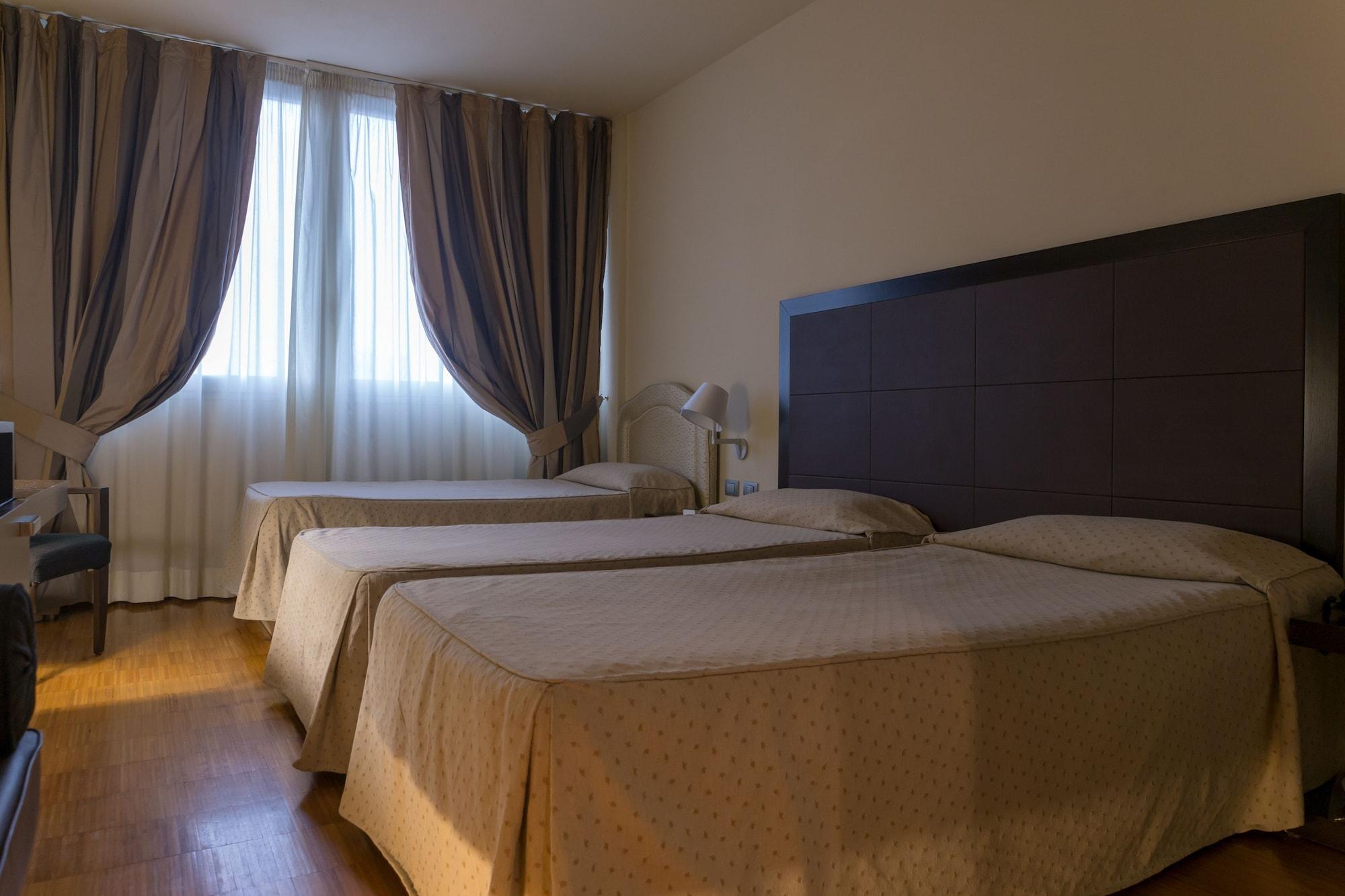 Hotel Real Fini Baia Del Re San Donnino della Nizzola Exterior foto