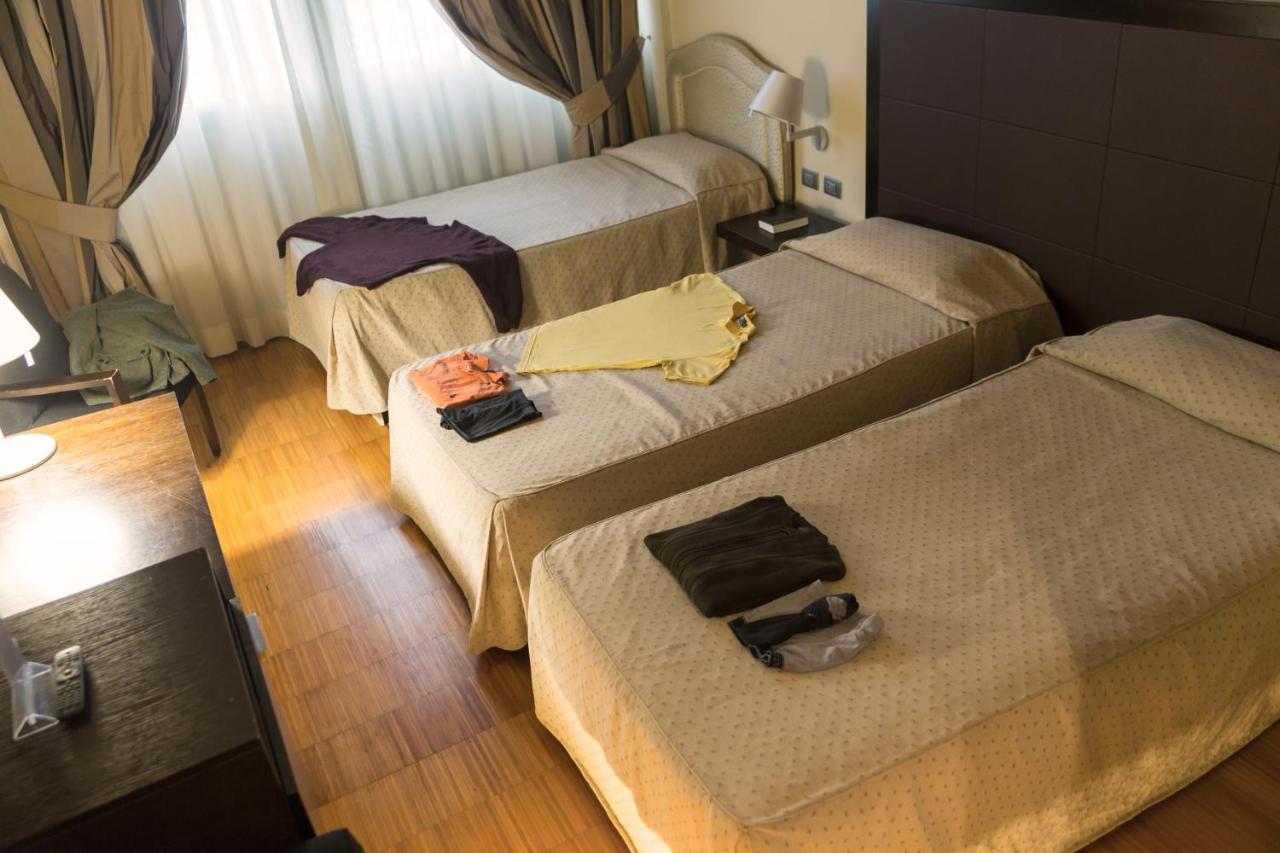 Hotel Real Fini Baia Del Re San Donnino della Nizzola Exterior foto